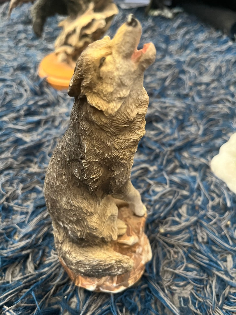 Wolf statue Collectible
