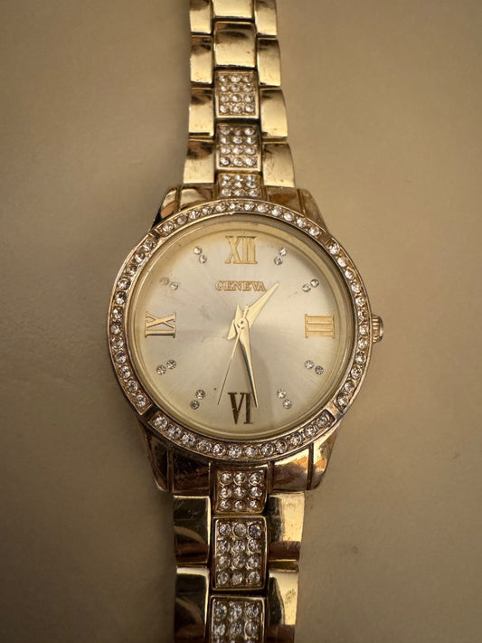 Goldtone w/accents Geneva watch untested