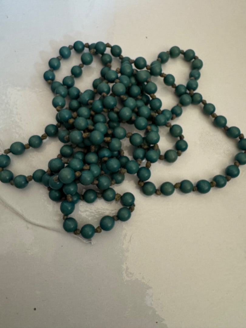 Green knotted bead necklace