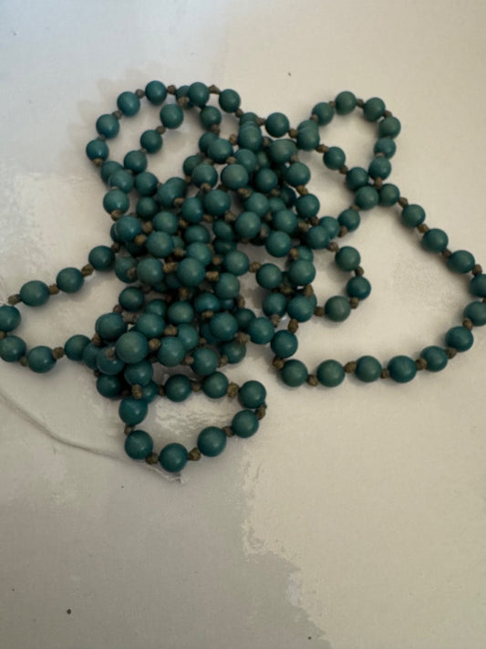 Green knotted bead necklace