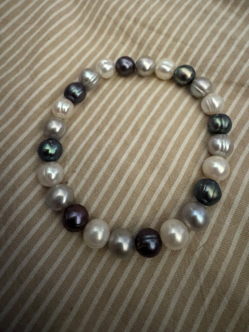 Multi color pearl stretchy bracelet