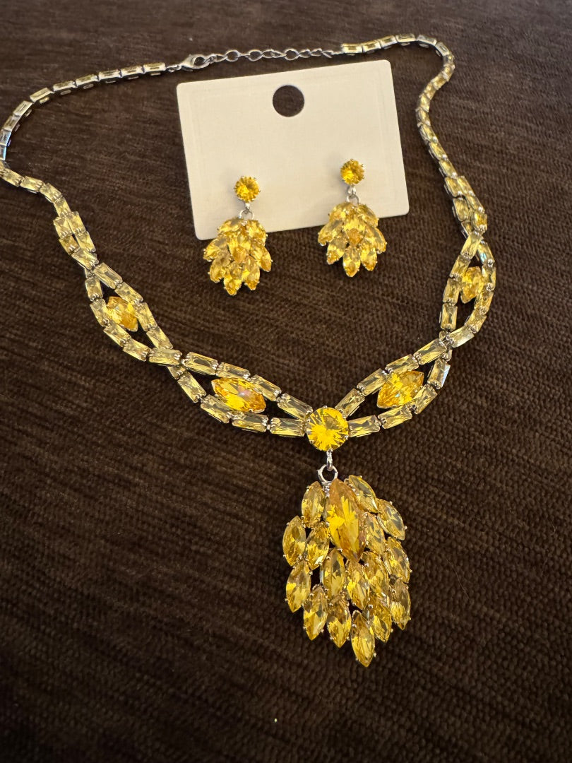Yellow rhinestone necklace & earrings set
