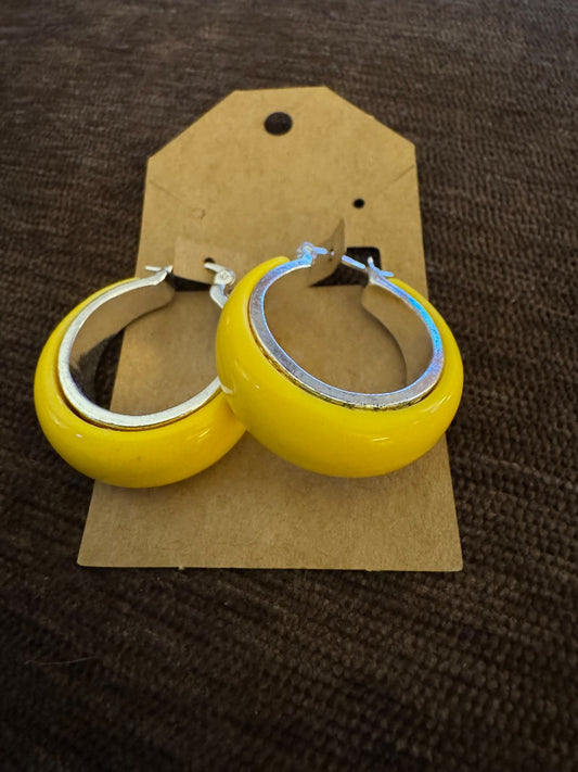 Yellow retro hoop earrings