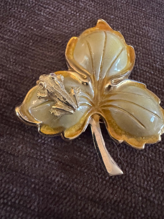 Beuxjewels leaf frog brooch
