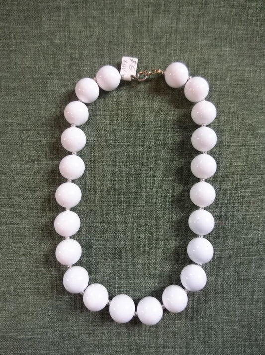 White  Vintage chunky beaded necklace