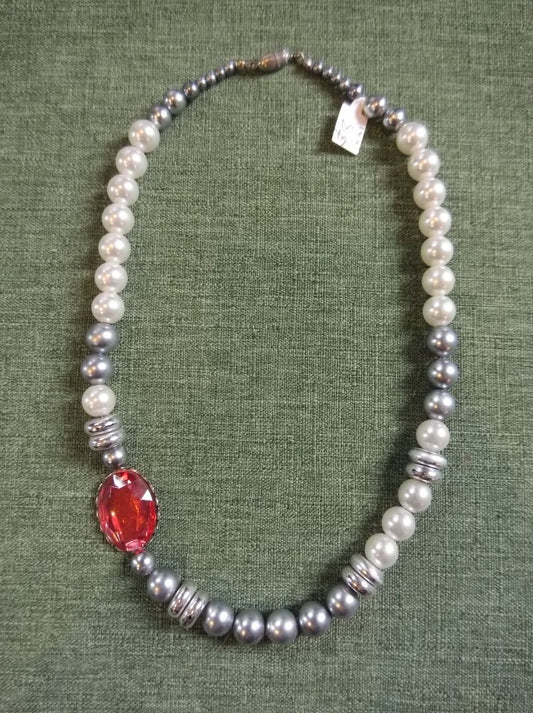 White  Vintage Faux-Pearl necklace