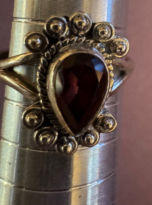 Garnet single stone ring 6