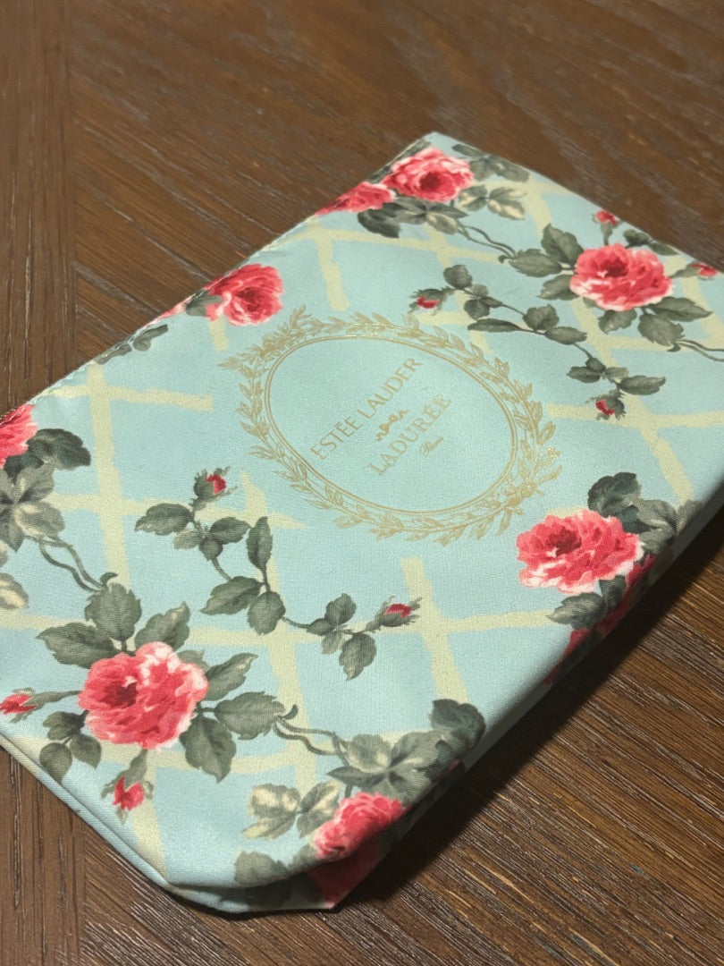 Estée Lauder cosmetic bag