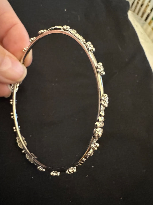 ST small flower bangle