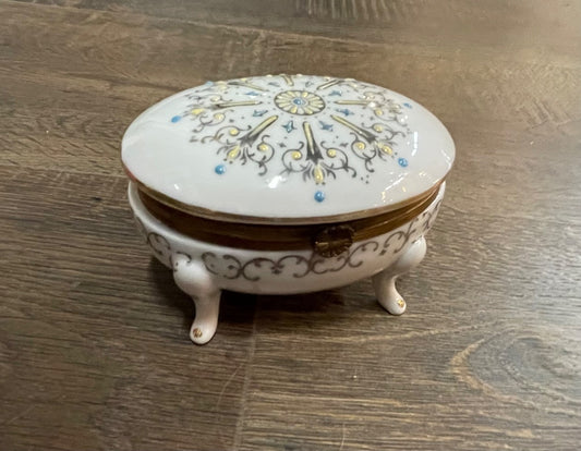 Porcelain trinket box