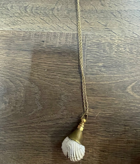 Shell perfume dropper necklace