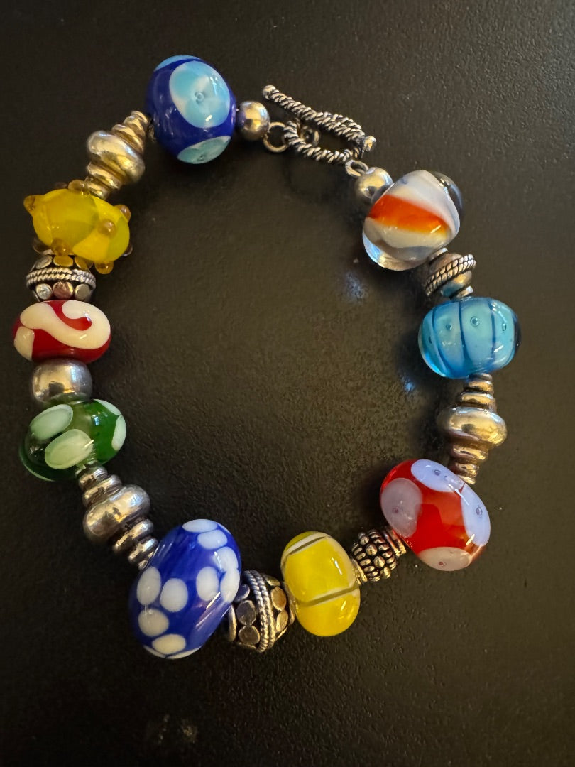 Multi-patterned art glass bracelet