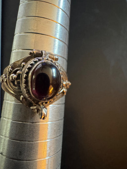 Red 95 stamped poison ring 10