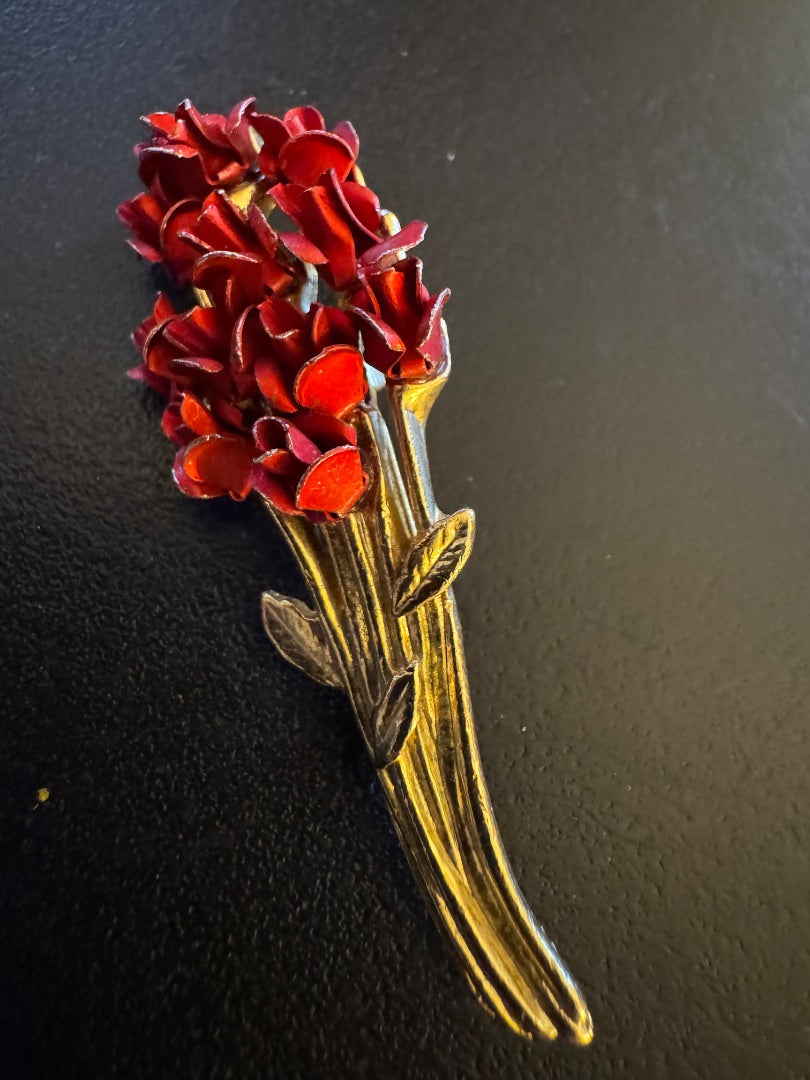 David Monn red rose bouquet brooch