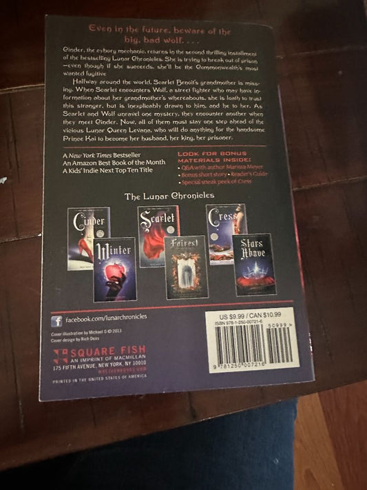Paperback - Scarlet by Marissa Meyer - USED, 8 x 6 x 2