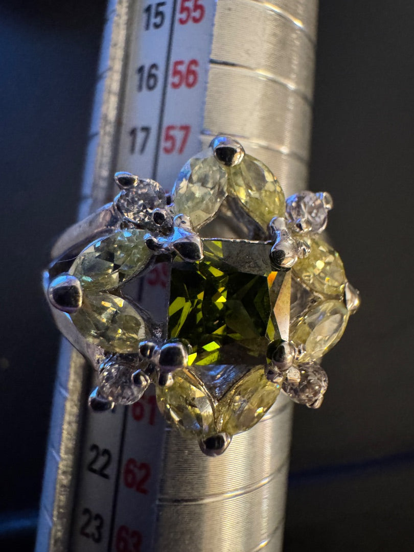 Green stone silver tone ring 8 3/4