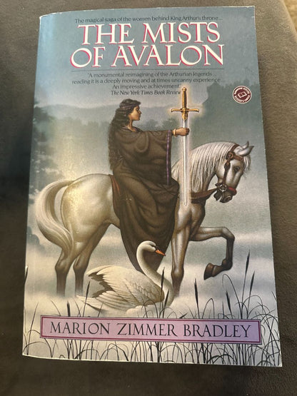 The Mists of Avalon - Marion Bradley - USED, 12 x 6 x 2