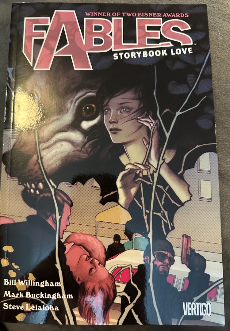 Paperback Fables Vol 3, 12 x 8 x 1