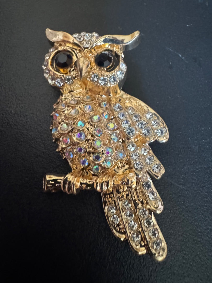 Owl brooch gold tone black eyes