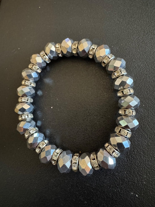 Shiny faceted silver stretchy bracelet