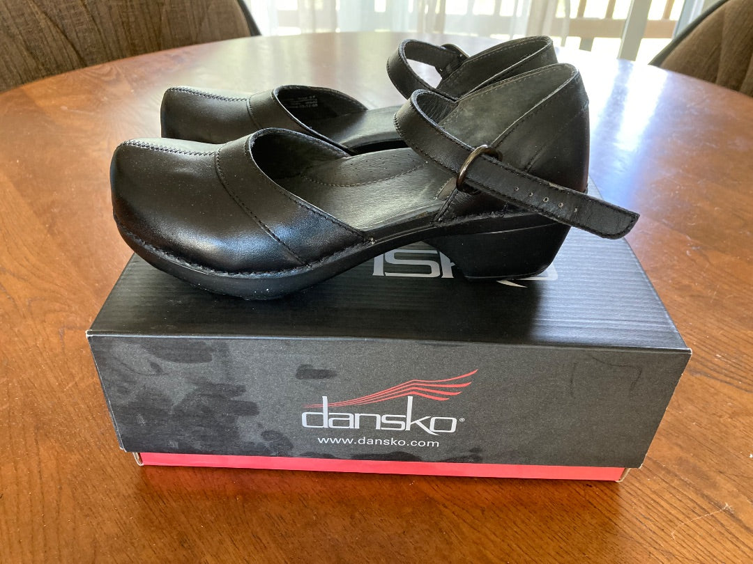 Dansko size 7 shoes new, 7(37)