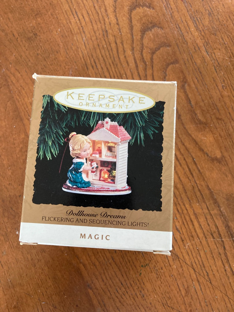 Hallmark 1993 dollhouse