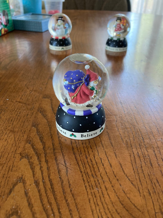 ME Sm Globe-Santa