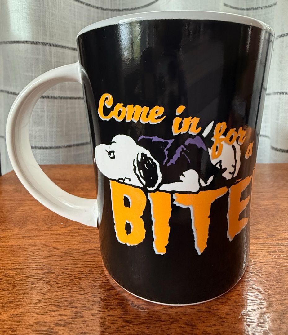 Vintage Bite Snoopy Mug