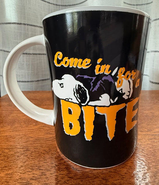 Vintage Bite Snoopy Mug