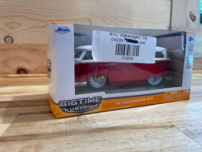White and Red Jada Toys '62 Volkswagen Bus