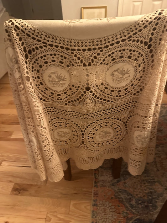 Beige  Vintage crochet round tablecloth 3 1/2 FT circumference