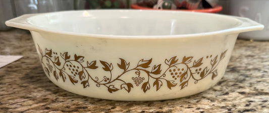 White & gold Pyrex Pyrex Golden Grapes Casserole, 12 3/4”