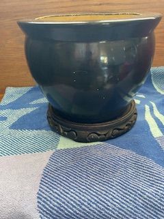Pot w/ Wood Base