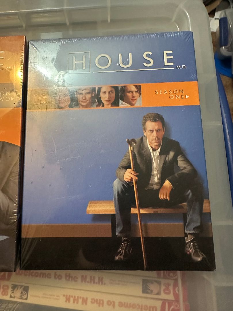 House M.D.  Season 1, 8 x 6 x 1