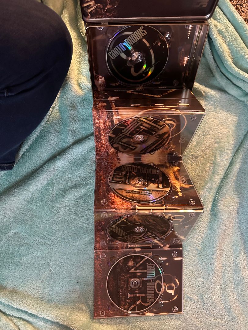 Garth Brooks The Entertainer 5-DVD Box Set 2006 Collector’s Tin Complete, 9 x 5 x 2