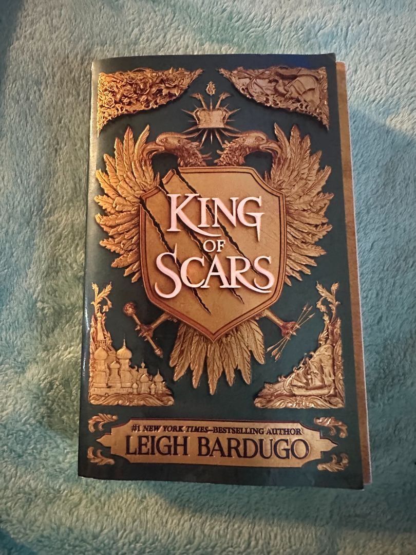 King of Scars by Leigh Bardugo, 6 x 4 x 1