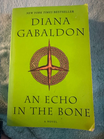Book - An Echo in the Bone - Diana Gabaldon - Softcover, 12 x 9 x 2