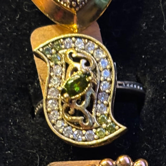 Green  peridot wavy ring, 8