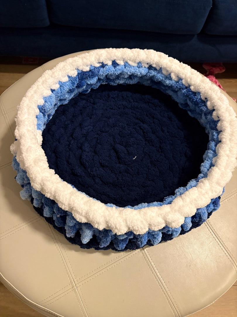 Blue White Multi Lotus Bespoke Originals Rocky Mountain Retreat Pet Bed, Medium