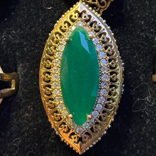 Green  Green onyx marquise ring, 9