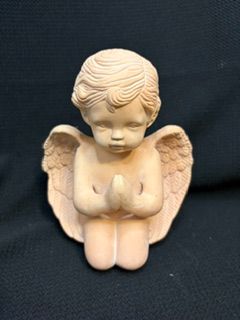 Terra Kneeling Cherub