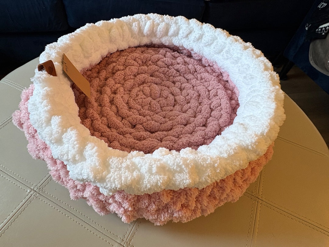 Blush Blossom pet bed, 25 inch