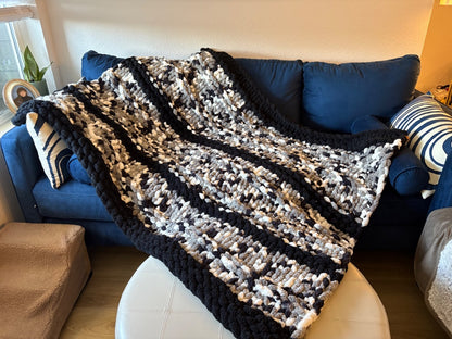 Black white silver Lotus Bespoke Originals Silver Summit chenille Throw, 65 x 50