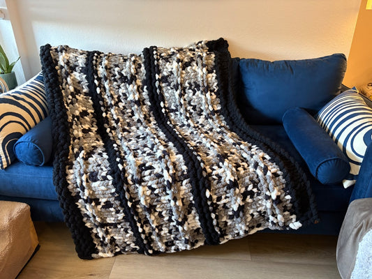 Black white silver Lotus Bespoke Originals Silver Summit chenille Throw, 65 x 50