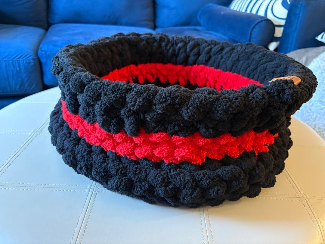 Red black  Crimson Eclipse Pet Bed, 20