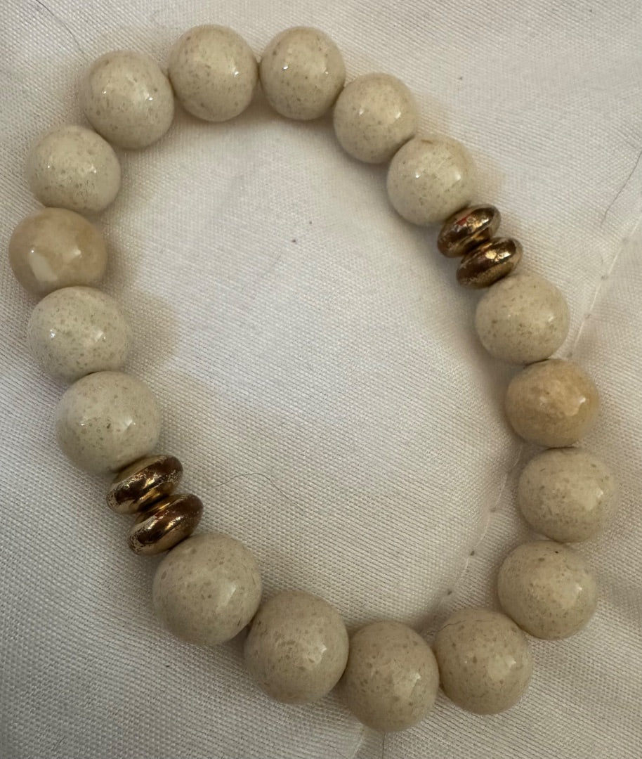 Offwhite gold tone stretchy bracelet