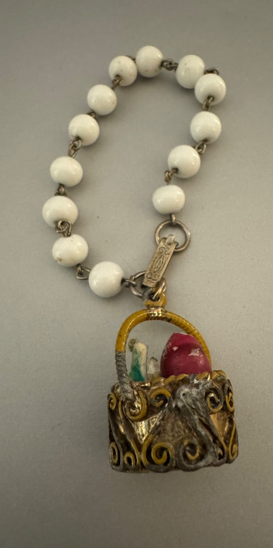 Vintage whitebead w/basket bracelet