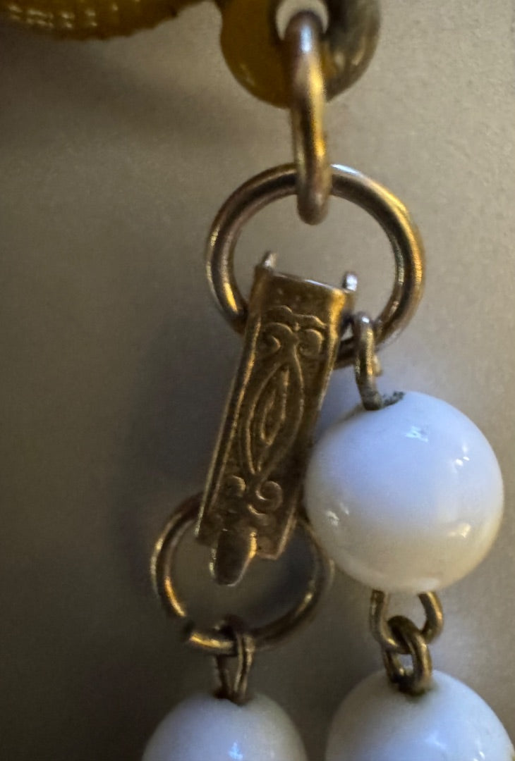 Vintage whitebead w/basket bracelet