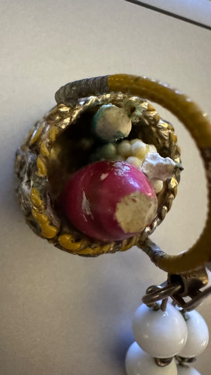 Vintage whitebead w/basket bracelet