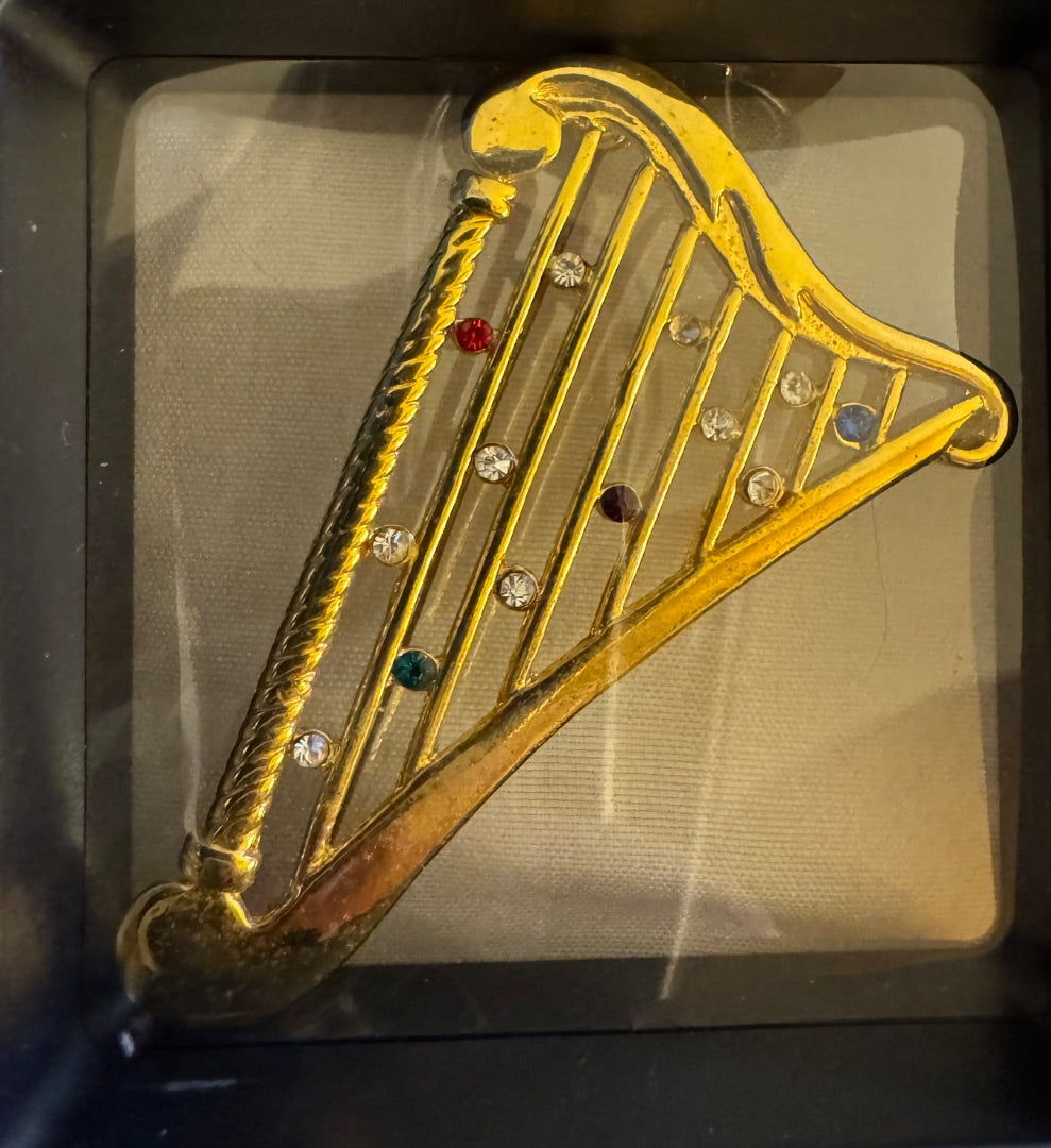 Harp brooch